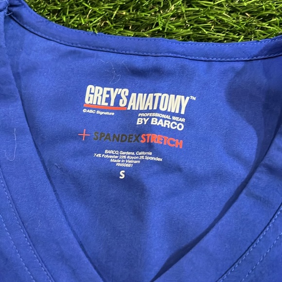 Grey’s Anatomy by Barco - Spandex Stretch Scrub Top - Picture 4 of 5